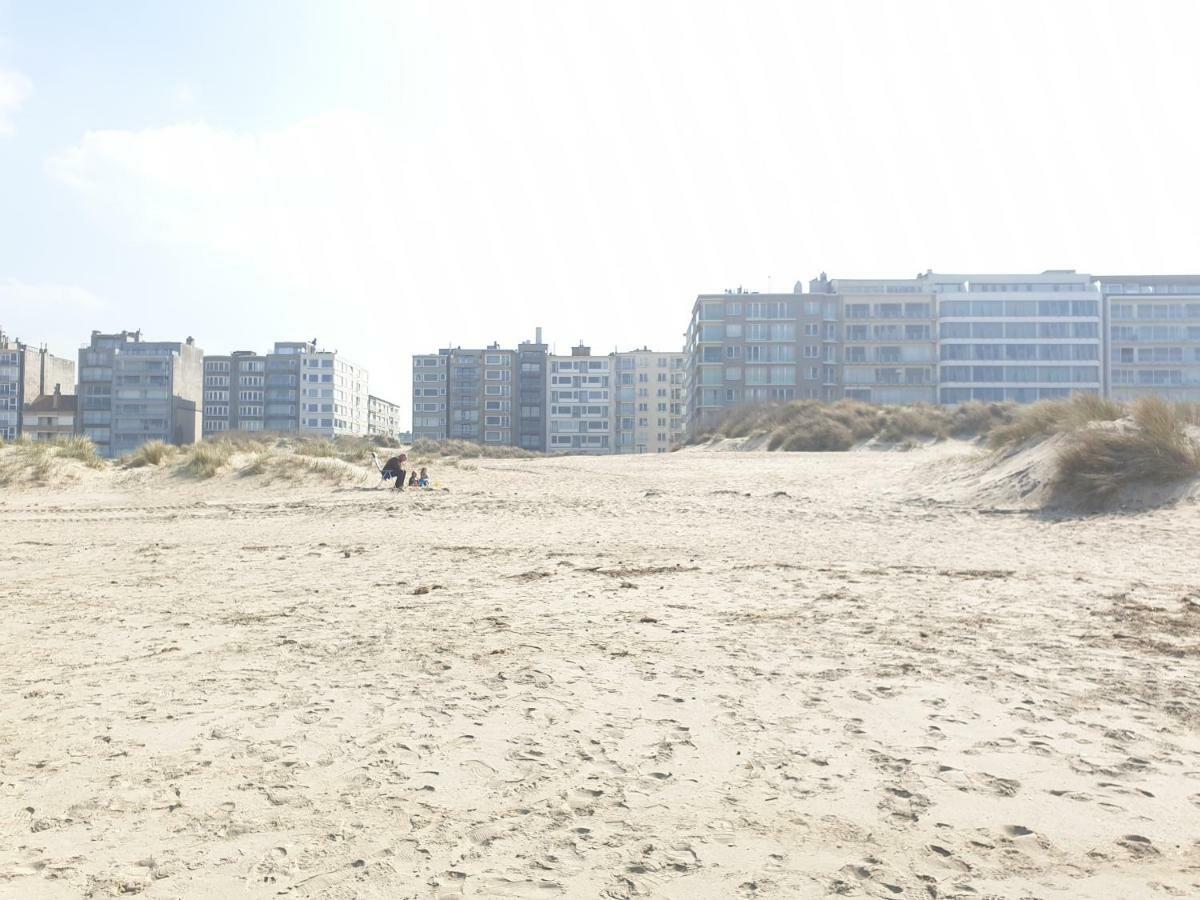 Oostduinkerke - Appartement Met Zeezicht En 2 Parkeerplaatsen Exterior foto